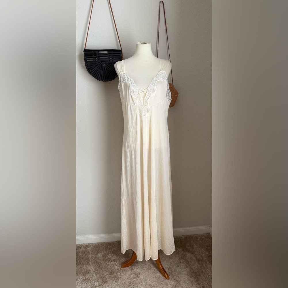 Vintage 1950s Barbizon Lace Sheer Chiffon Nightgown, Size XLarge